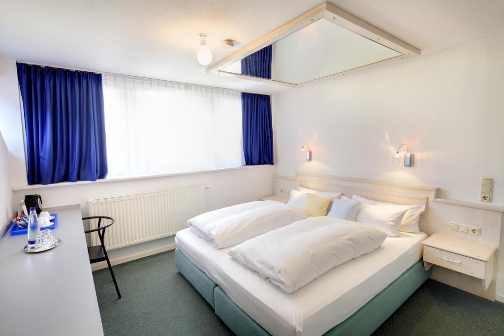 Hotel Kleiner Koenig Швангау Экстерьер фото