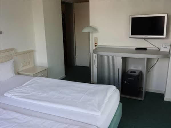 Hotel Kleiner Koenig Швангау Экстерьер фото